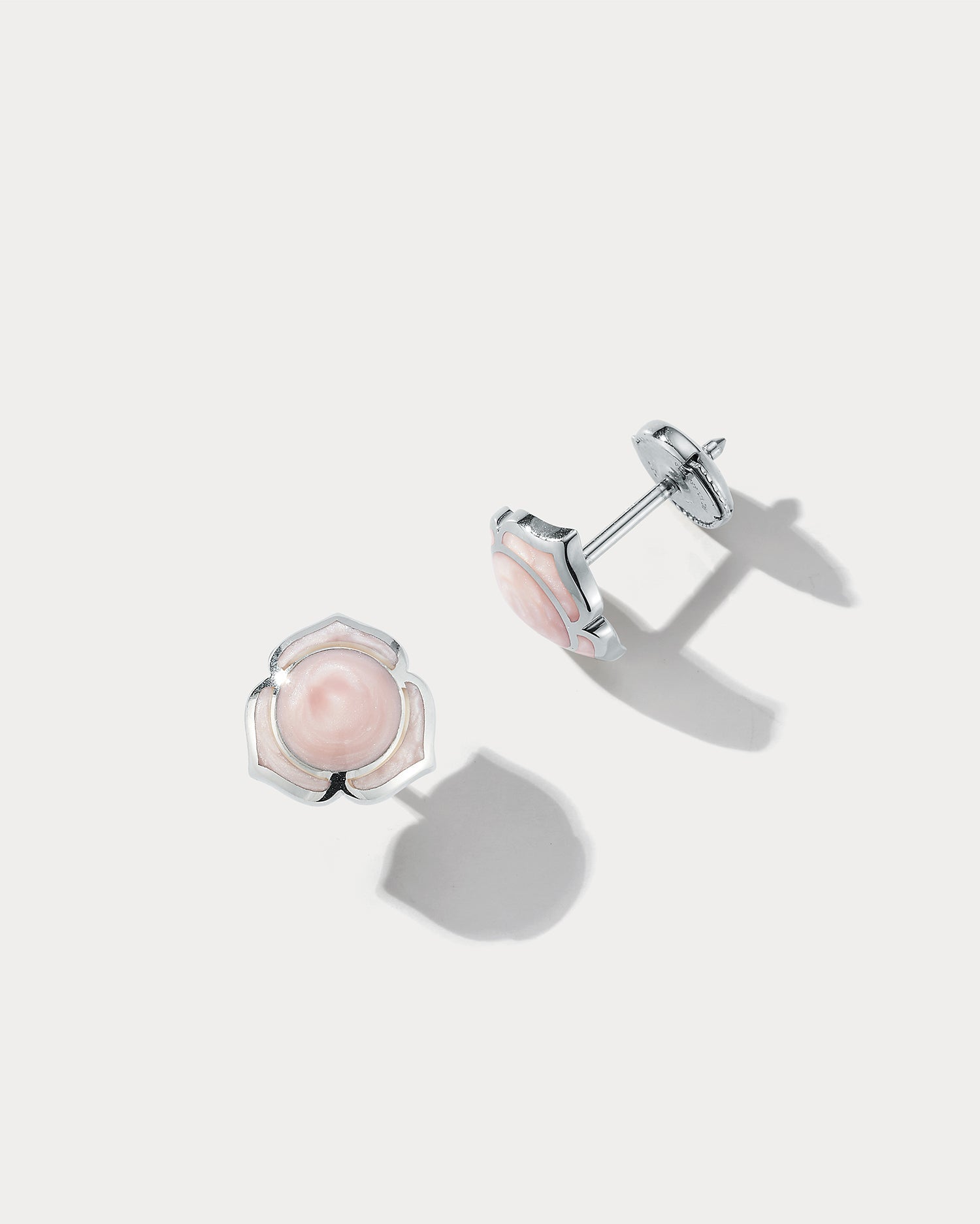 Ammrada Heartnote white gold and pink pearl ceramic earstuds, close-up view showing their delicate heart-shaped design and elegant pearls.