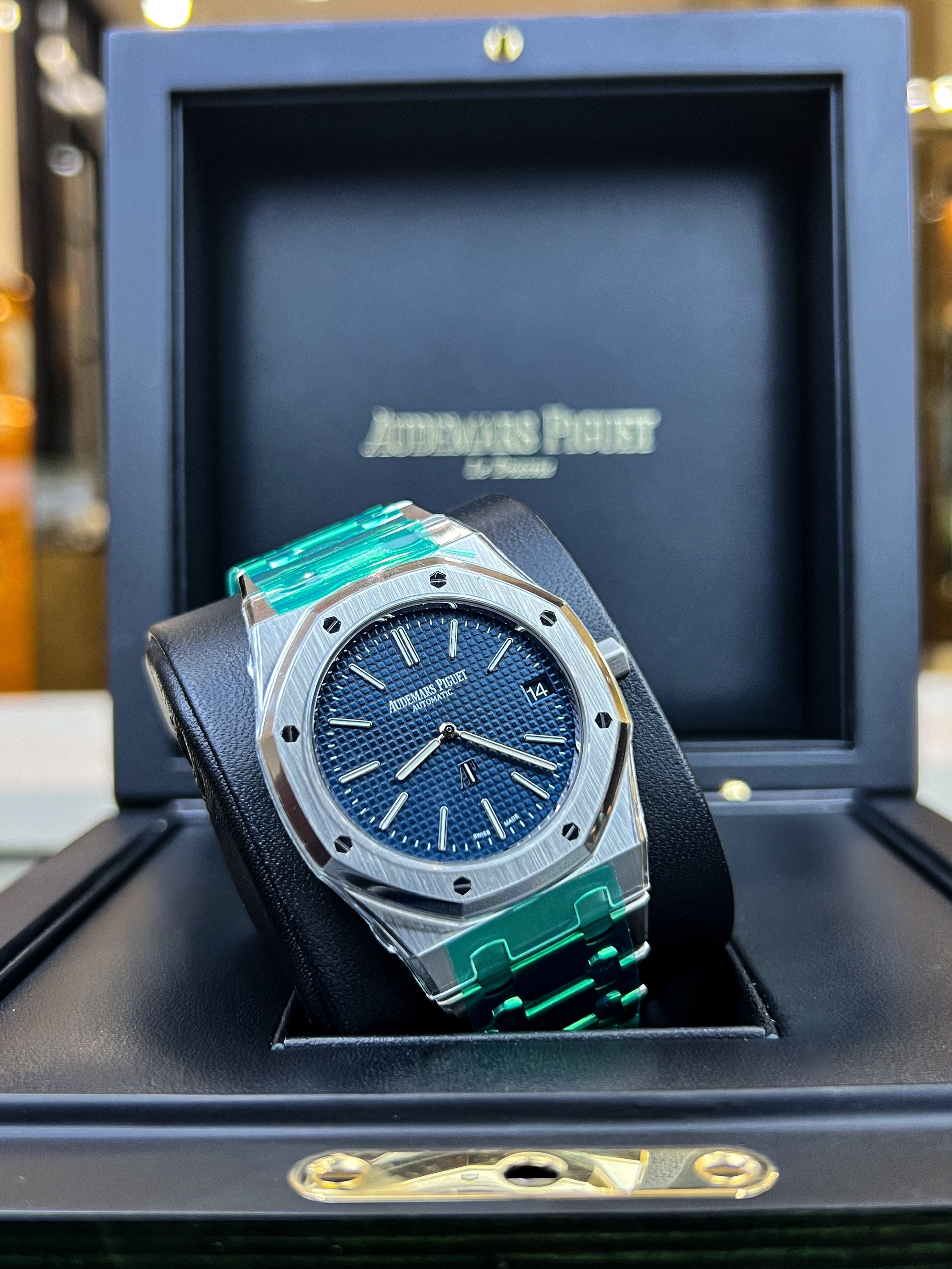 Audemars Piguet Royal Oak Jumbo Ref. 16202ST luxury wristwatch with stainless steel case and blue tapisserie dial.